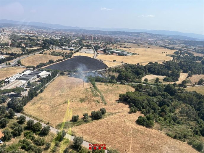 Incendio cerca de un club deportivo en Terrassa (Barcelona)