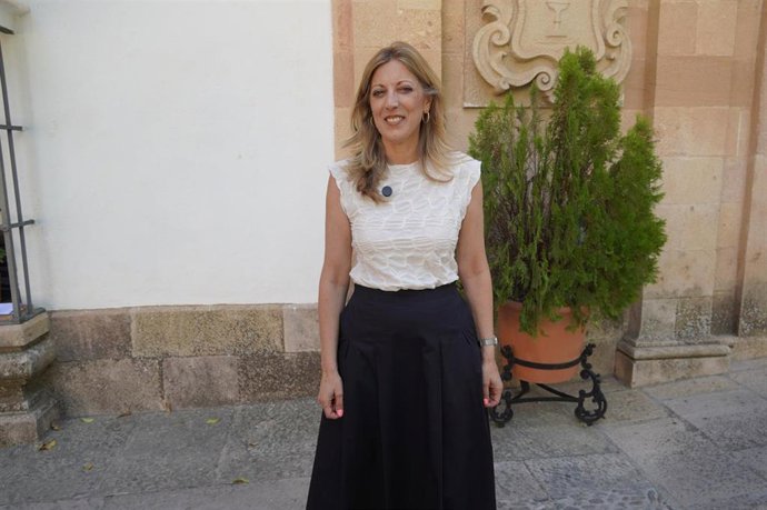 La diputada del grupo 'popular' en la Diputación de Málaga, María del Carmen Martínez, ha expuesto las líneas de actuación diseñadas por la Diputación bajo el impulso de su grupo.