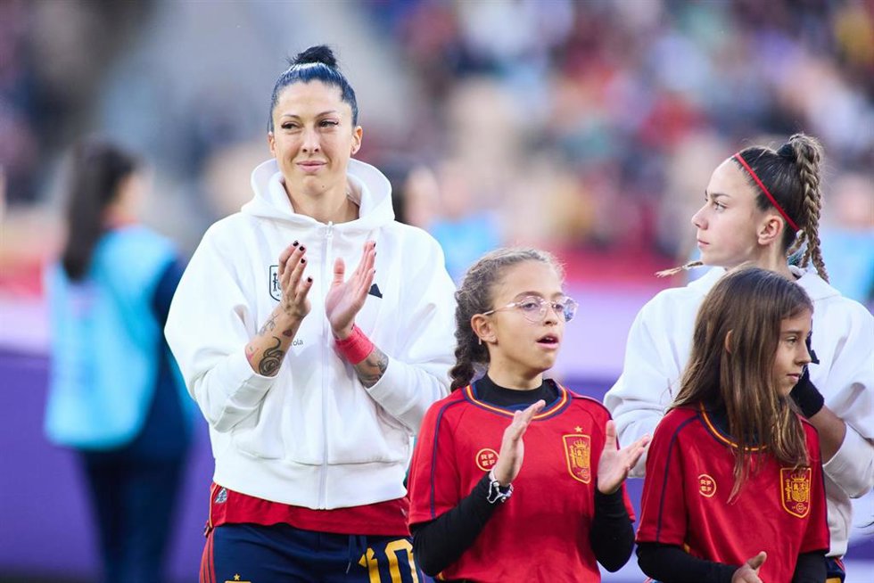Archivo - Jennifer Hermoso, en los prolegómenos de un partido con la selección española.