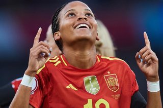 Vicky López celebra un gol con la selección española durante la Eurocopa Femenina de 2025.
