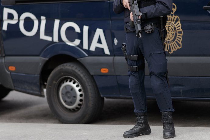 Recursos de Policía Nacional, agente, agentes, policía, policías, distintivo de Policía Nacional, furgón, Unidad de Intervención Policial (UIP), antidisturbio, antidisturbios, arma, armas, armamento, policía con arma