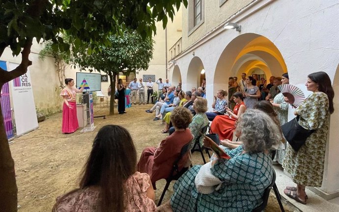 Encuentro del Consorcio Cáceres 2031 con el sector cultural de la ciudad para dar a conocer los ejes de la candidatura