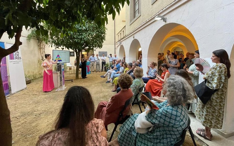 Encuentro del Consorcio Cáceres 2031 con el sector cultural de la ciudad para dar a conocer los ejes de la candidatura