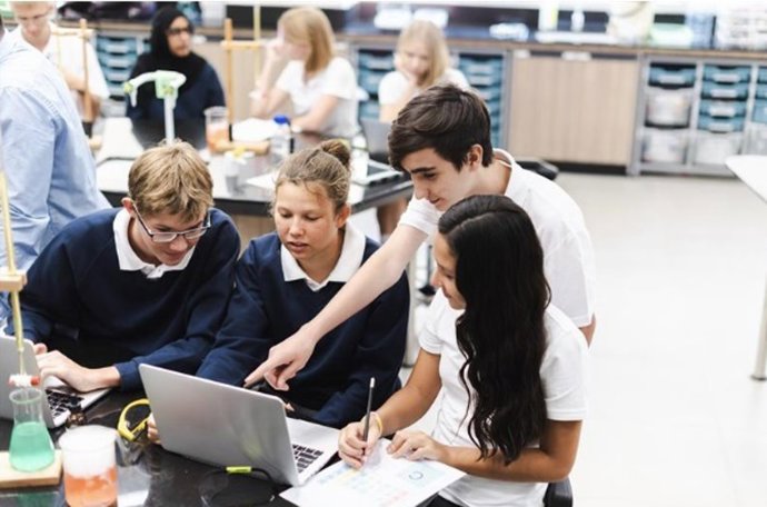 El 58% del profesorado en España cree que los estudiantes que no tengan acceso a IA se quedarán atrás, según GoStudent