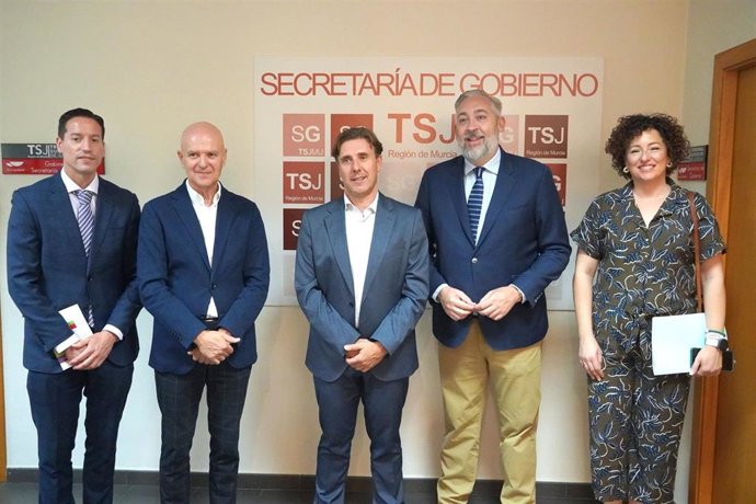 El alcalde de Santomera, Víctor Martínez, y el presidente del TSJMU, Manuel Luna