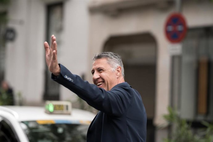Archivo - El alcalde de Badalona, Xabier García Albiol,  a su llegada a la reunión de la Junta Directiva Nacional del Partido Popular (PP) en la sede de calle Génova, a 19 de mayo de 2025, en Madrid (España).