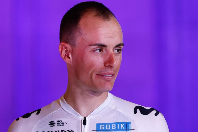 Archivo - Enric Mas looks on during the presentation of the Movistar Team 2025 at the Edificio Telefonica on December 18, 2024, Madrid, Spain.