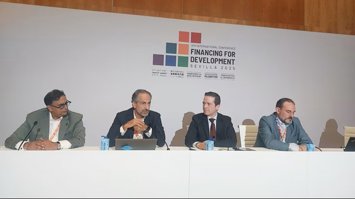 De izqda a dcha: Avinash Persaud (BID); Iván Poza, responsable del Sector Público en BBVA; Jaime Díaz (CABEI) e Ignacio Corlazzoli de Development Bank of Latin America.