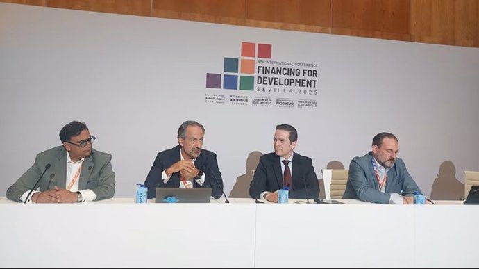 De izqda a dcha: Avinash Persaud (BID); Iván Poza, responsable del Sector Público en BBVA; Jaime Díaz (CABEI) e Ignacio Corlazzoli de Development Bank of Latin America.