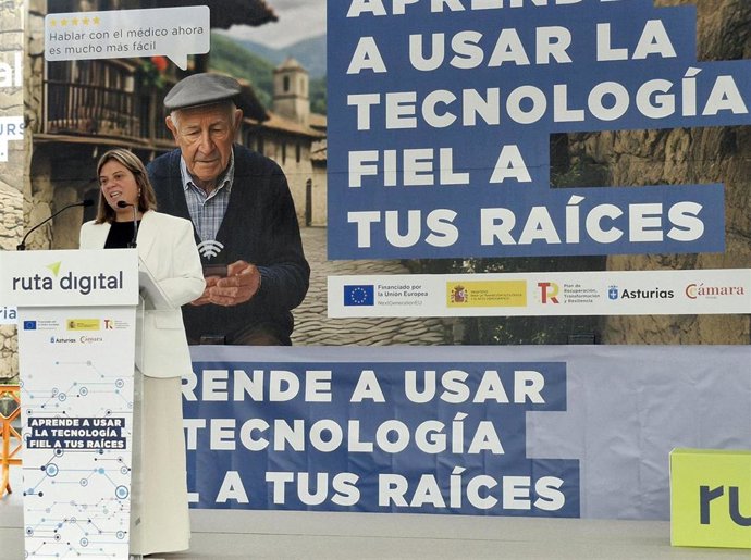 La vicepresidenta del Gobierno del Principado, Gimena Llamedo, presenta el programa 'Ruta digital en Ribera de Arriba.