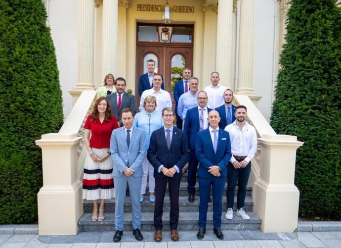 El presidente del Gobierno de La Rioja, Gonzalo Capellán, participa en la firma de convenios de cooperación local con municipios de más de 5.000 habitantes, Lardero y Villamediana de Iregua, y con localidades de más de 2.000 habitantes