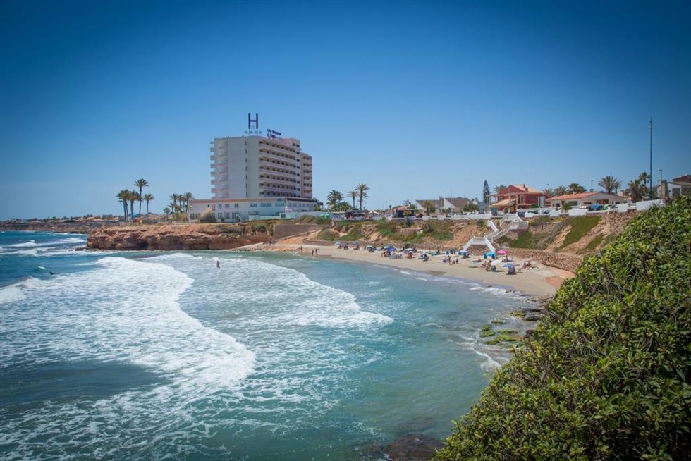 Archivo - Imagen de archivo de la playa de Cala Cerrada en Orihuela Costa