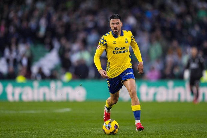 Archivo - Javi Munoz of UD Las Palmas in action during the Spanish league, LaLiga EA Sports, football match played between Real Betis and UD Las Palmas at Benito Villamarin stadium on March 9, 2025, in Sevilla, Spain.