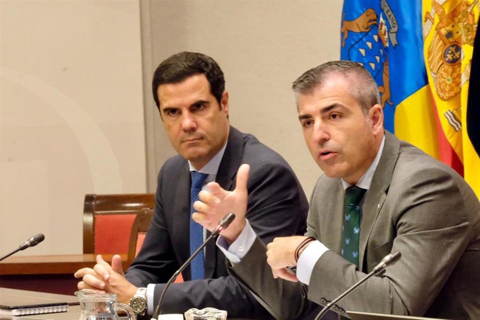 Archivo - El vicepresidente y consejero de Economía, Industria, Comercio y Autónomos del Gobierno de Canarias, Manuel Domínguez
