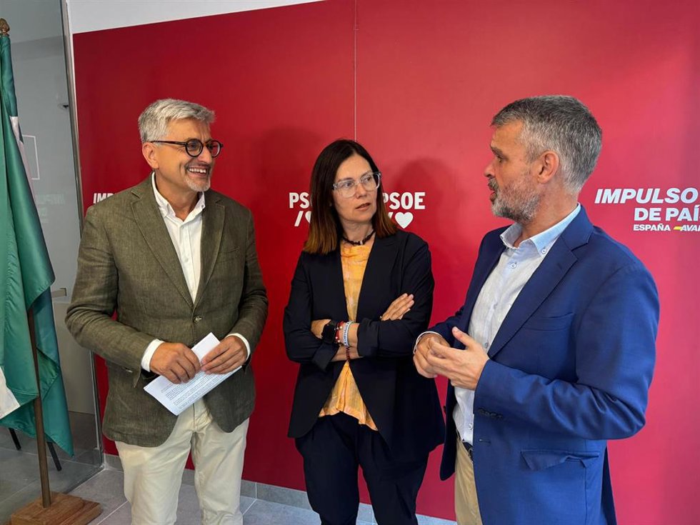 El Secretario General Del PSOE De Málaga, Josele Aguilar, Junto A La Diputada Y Portavoz Socialista En Marbella, Isabel Pérez, En Rueda De Prensa