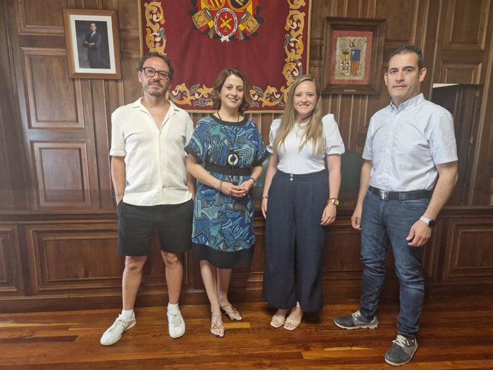 La alcaldesa de Teruel, Emma Buj, ha presentado la nueva versión del 'Himno de la Vaquilla'.