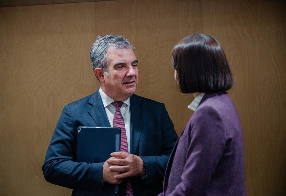 Archivo - El consejero de Medio Ambiente, Universidades, Investigación y Mar Menor, Juan María Vázquez, con la ministra de Ciencia, Innovación y Universidades, Diana Morant, en una imagen de archivo