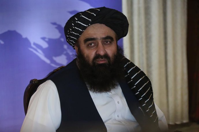 Archivo - KABUL, Jan. 30, 2024  -- Afghan caretaker government's Acting Minister for Foreign Affairs Mawlawi Amir Khan Muttaqi is pictured at a press conference after the conclusion of a regional conference on Afghanistan titled "Afghanistan's Regional Co
