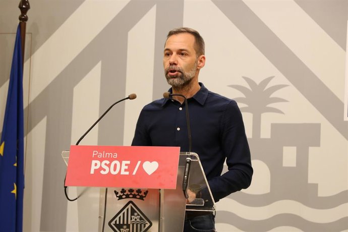 Archivo - El portavoz del PSOE Palma, Xisco Ducrós, en rueda de prensa. Archivo.