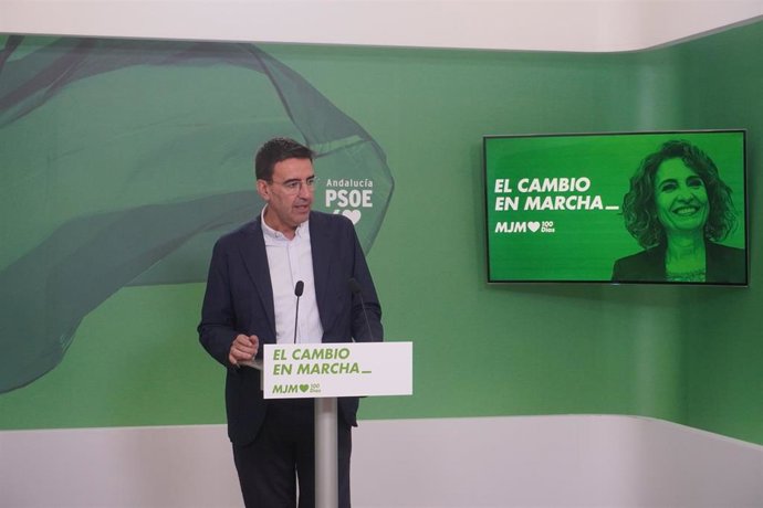 El secretario de Desarrollo Estatutario del PSOE-A y portavoz parlamentario en la Comisión de Presidencia, Mario Jiménez, este viernes en rueda de prensa.