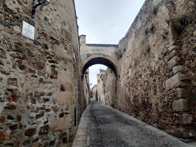 Archivo - Adarve del Arco de la Estrella de Cáceres