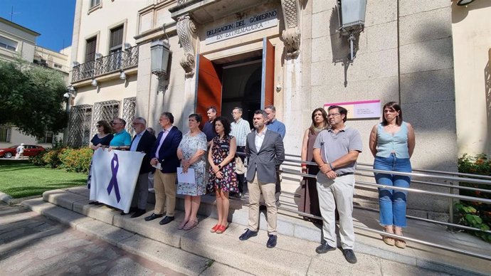 Minuto de silencio en la Delegación del Gobierno por las últimas víctimas de violencia de género