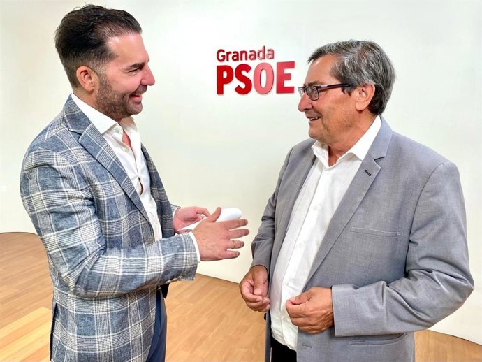 Noel López, a la izquierda, y Pepe Entrena, en el PSOE