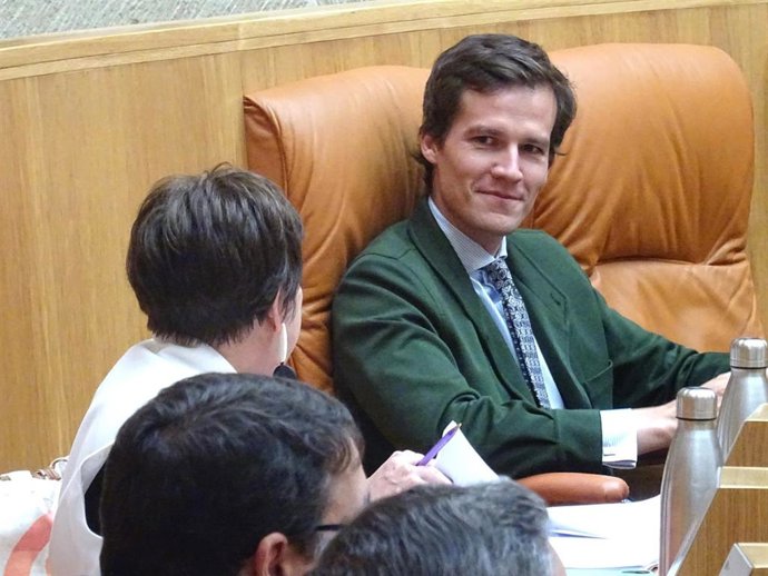 El portavoz de Vox, Ángel Alda, en el debate sobre el Estado de la Región