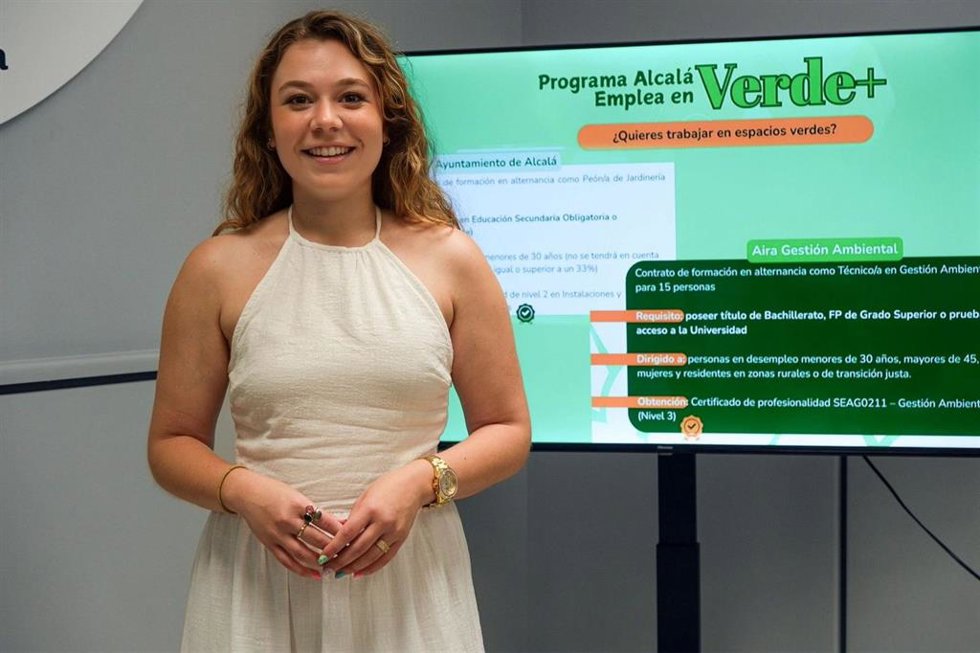 Paula Fuster detalla el programa 'Alcalá Emplea Verde'.
