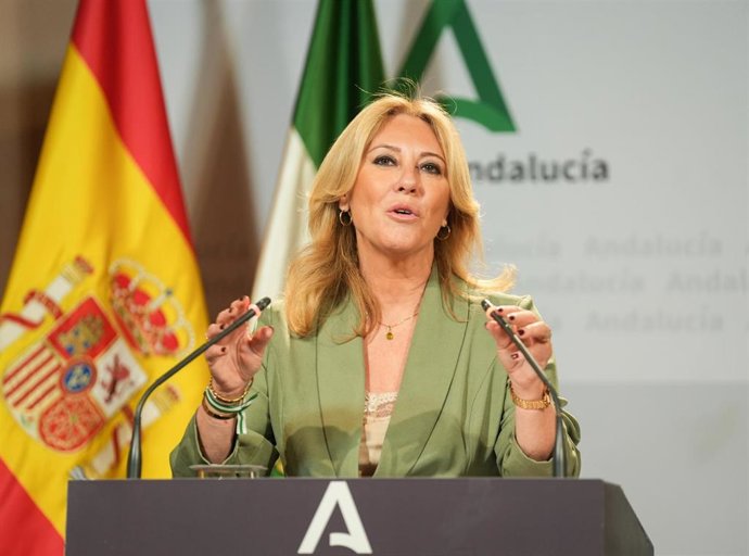 La consejera de Economía y portavoz del Gobierno andaluz, Carolina España, en una imagen de archivo de una rueda de prensa posterior al Consejo de Gobierno. 