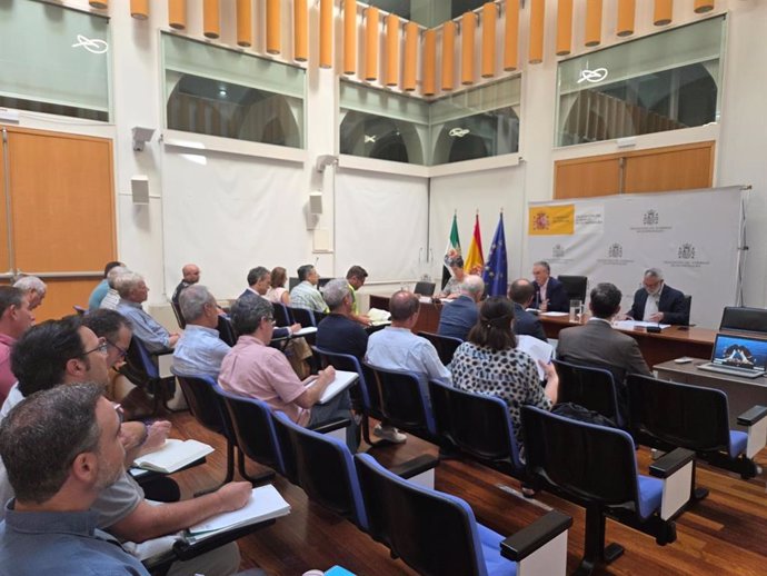 Reunión de coordinación en la Delegación del Gobierno de cara a la campaña de transporte del tomate por carretera.