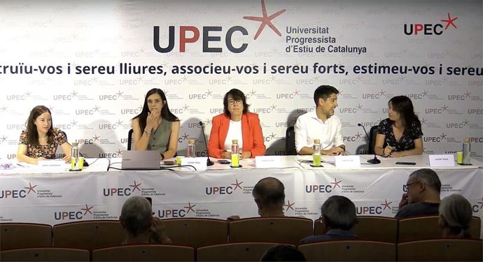 Debate de la UPEC con la portavoz del PSC en el Parlament, Elena Díez; la eurodiputada de ERC, Diana Riba; el portavoz de los Comuns en el Parlament, David Cid, y la diputada de la CUP en la Cámara catalana Laure Vega