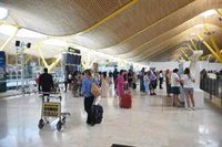 Las aerolíneas en España cancelan mitad de vuelos con Francia hasta el mediodía por huelga de controladores