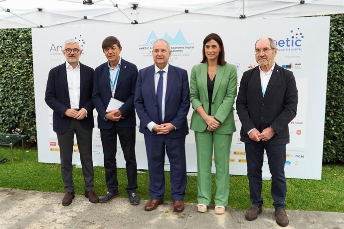 Archivo - Inauguración de la pasada edición del encuentro de AMETIC en la UIMP