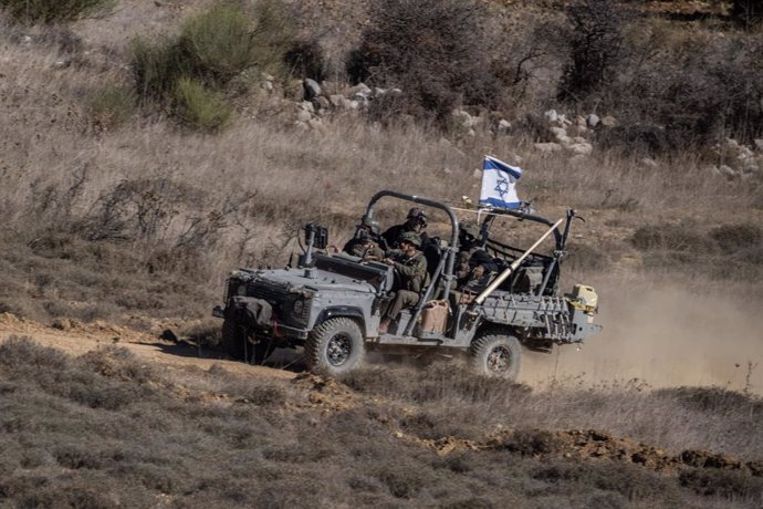 Archivo - Arquivo - 15 de dezembro de 2024, Mashdal Shams, Colinas de Golã: Tropas israelenses são vistas perto da zona tampão nas Colinas de Golã em 15 de dezembro. Um território sírio atualmente ocupado por Israel.