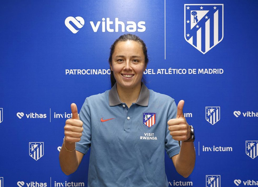 Archivo - La delantera Amaiur Sarriegi, tras pasar el reconocimiento médico con el Atlético de Madrid