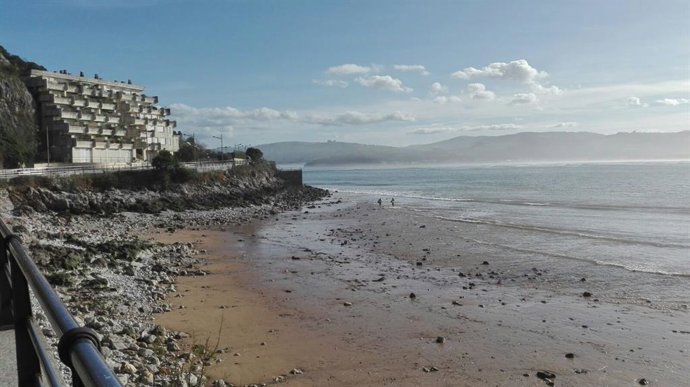 Archivo - Playa del Pasaje.