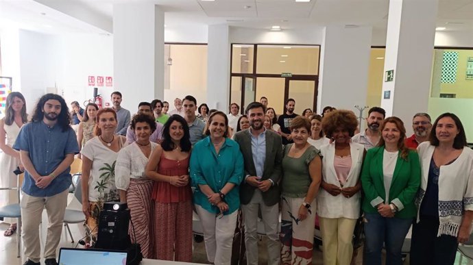 El Imdeec se reúne con 40 entidades sin ánimo de lucro para crear una Red de Agentes Clave que ayude a seguir impulsando el emprendimiento juvenil.