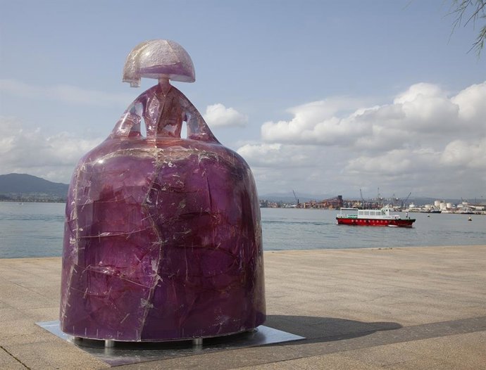 Las reinas marianas de Manolo Valdés dialogan con la bahía de Santander