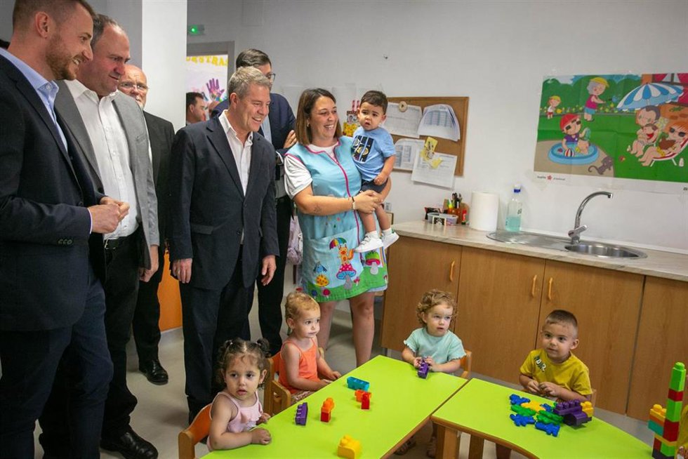 Inauguración de la escuela infantil de Cenizate.