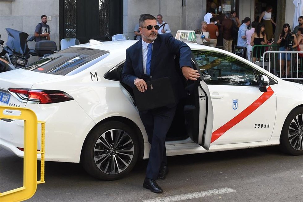 El administrador mancomunado de 'Obras Públicas y Regadío SA', Daniel Fernández Menéndez, llega al Tribunal Supremo a declarar por el caso Koldo, a 4 de julio de 2025, en Madrid (España).
