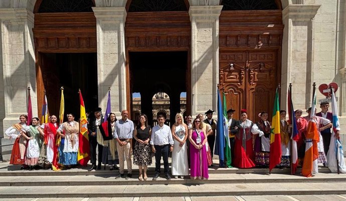 Recepción de participantes del 38ª Festival Folk del Mundo.