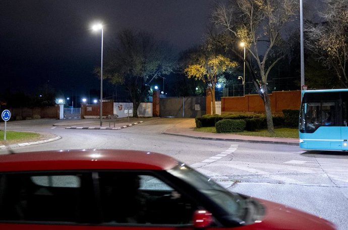 Archivo - Vista de los exteriores de la base Primo de Rivera de Alcalá de Henares, donde se ubica el Centro de Acogida de Emergencia y Derivación (CAED)