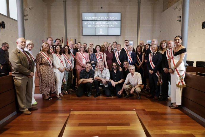 Foto de familia tras la enterga de las máximas distinciones de la DPZ.