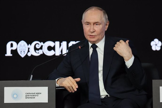 El presidente ruso, Vladimir Putin, participa en un foro en Moscú.