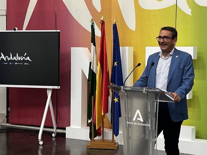 El delegado de Turismo, Cultura y Deporte de la Junta de Andalucía en Málaga, Carlos García, ha destacado la apuesta del Gobierno andaluz en estos tres ámbitos, convirtiéndose en los principales ejes del progreso y fuente de riqueza para la provincia.