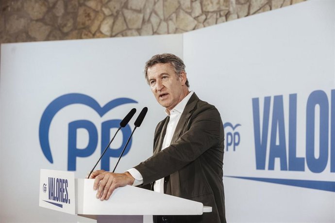 El presidente del Partido Popular, Alberto Núñez Feijóo, a 10 de junio de 2025, en Alicante, Comunidad Valenciana (España). 