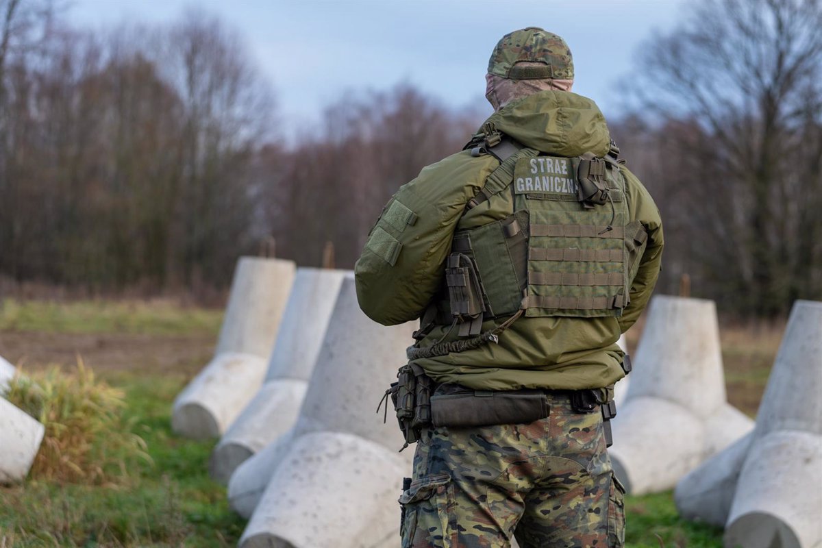 Poland displays 5,000 soldiers to reinforce controls at the borders with Germany and Lithuania