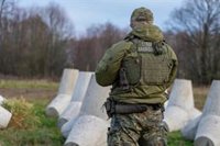 Polonia despliega 5.000 soldados para reforzar los controles en las fronteras con Alemania y Lituania