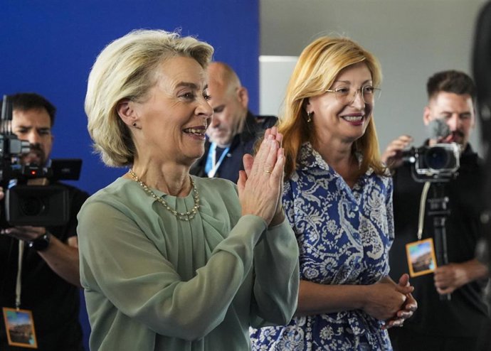 La presidenta de la Comisión Europea, Úrsula von der Leyen, durante el acto de colocación de primera piedra del Centro Común de Investigación en el pabellón de la Navegación de la Isla de la Cartuja de Sevilla.
